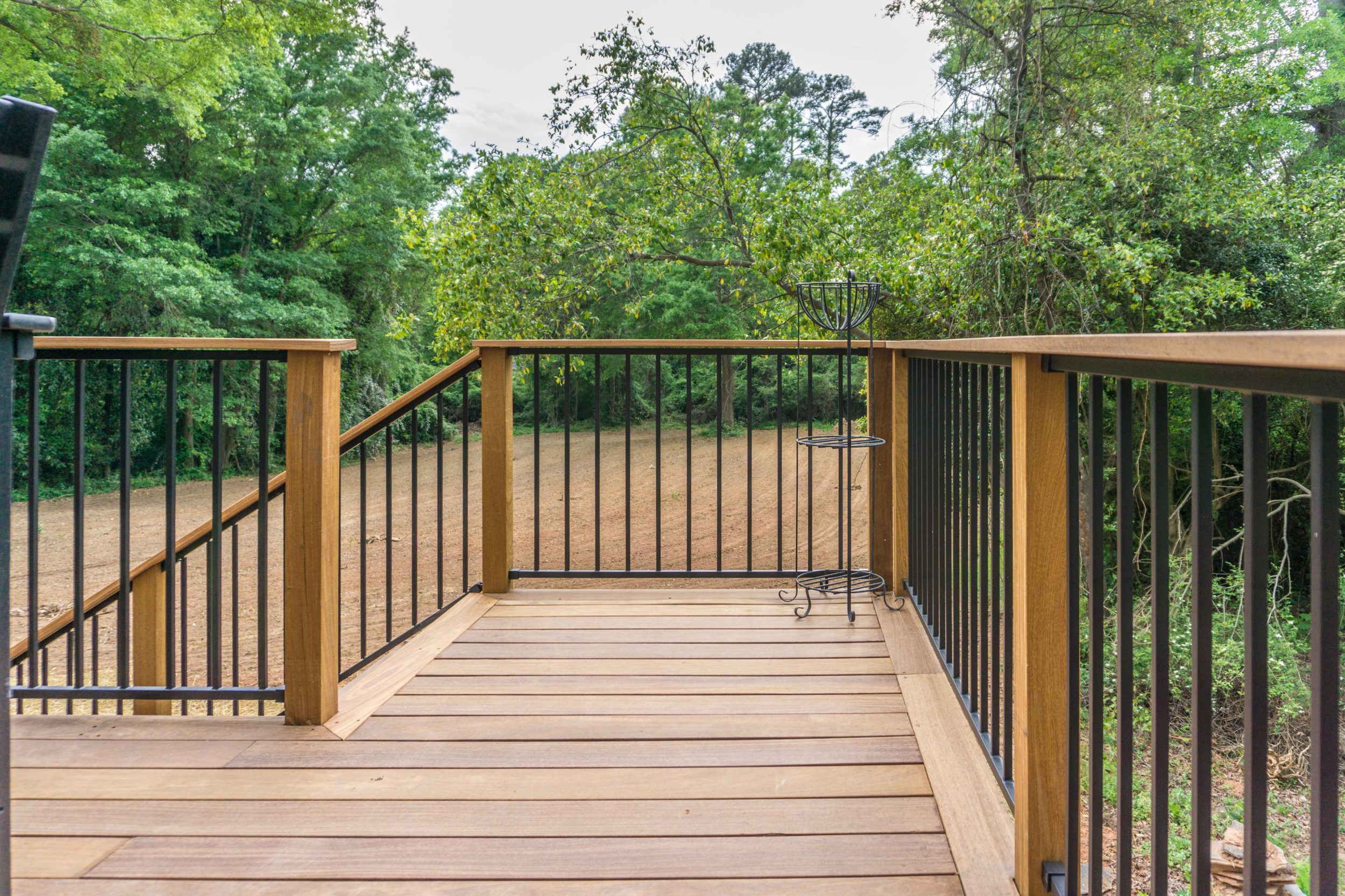 Cumaru Deck and Railing Posts with Metal Railing