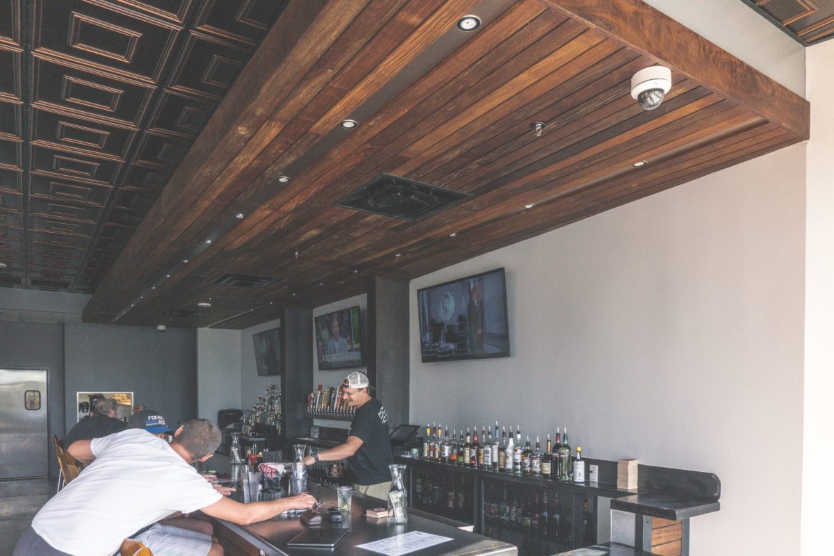 Pour House Pub Bar