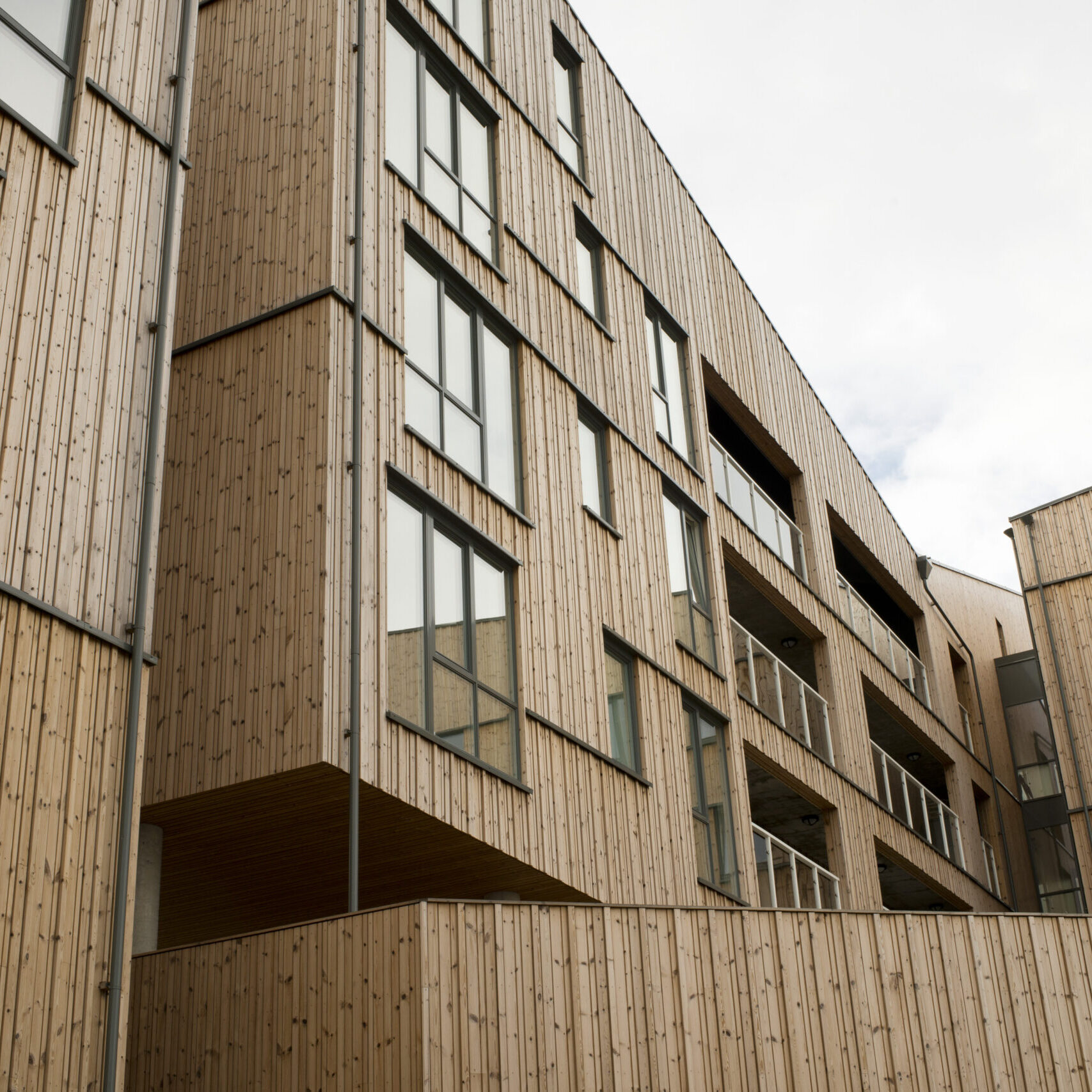 2018-05-24-Dual-Application-Decking-Cladding-Benchmark-Pine-The-Waterfront-Stavanger-Norway-03